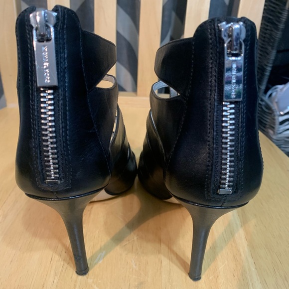 MICHAEL KORS Mavis Open Toe 5 1/2 black leather - Picture 2 of 7